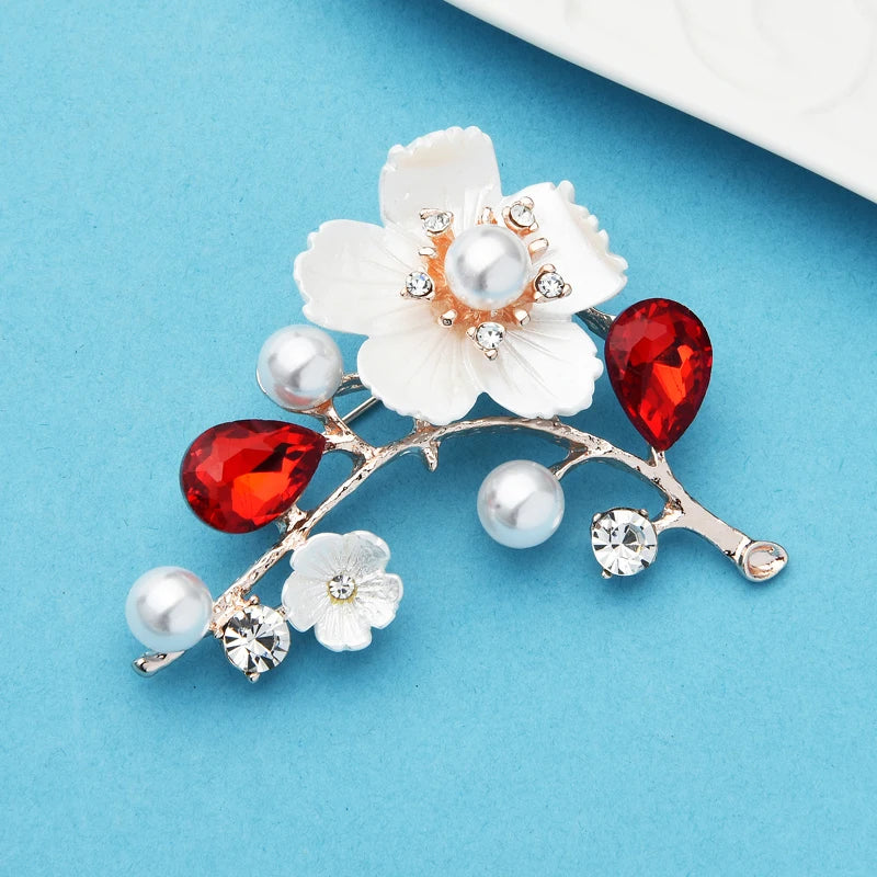 Broche de flor de ciruelo perlado: elegancia femenina para bodas, oficina o regalo.