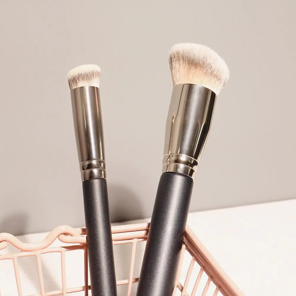 ✨ Brocha de maquillaje multiusos: Kabuki, contorno, base y más