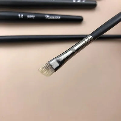 Pincel de precisión multiusos: delineador, corrector y detalles