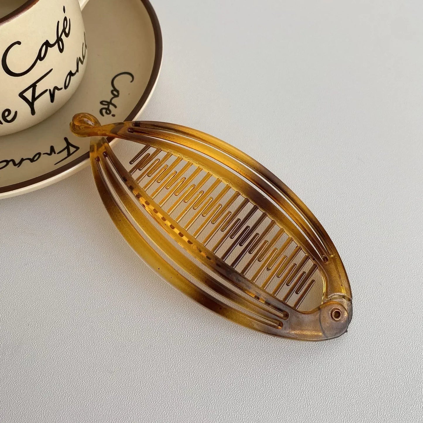 🐟 Juego de pasadores tipo peine “Banana” – Pinzas para el cabello en forma de pez con perlas