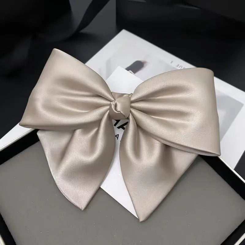 🎀 Pasador de lazo de seda: Elegancia minimalista