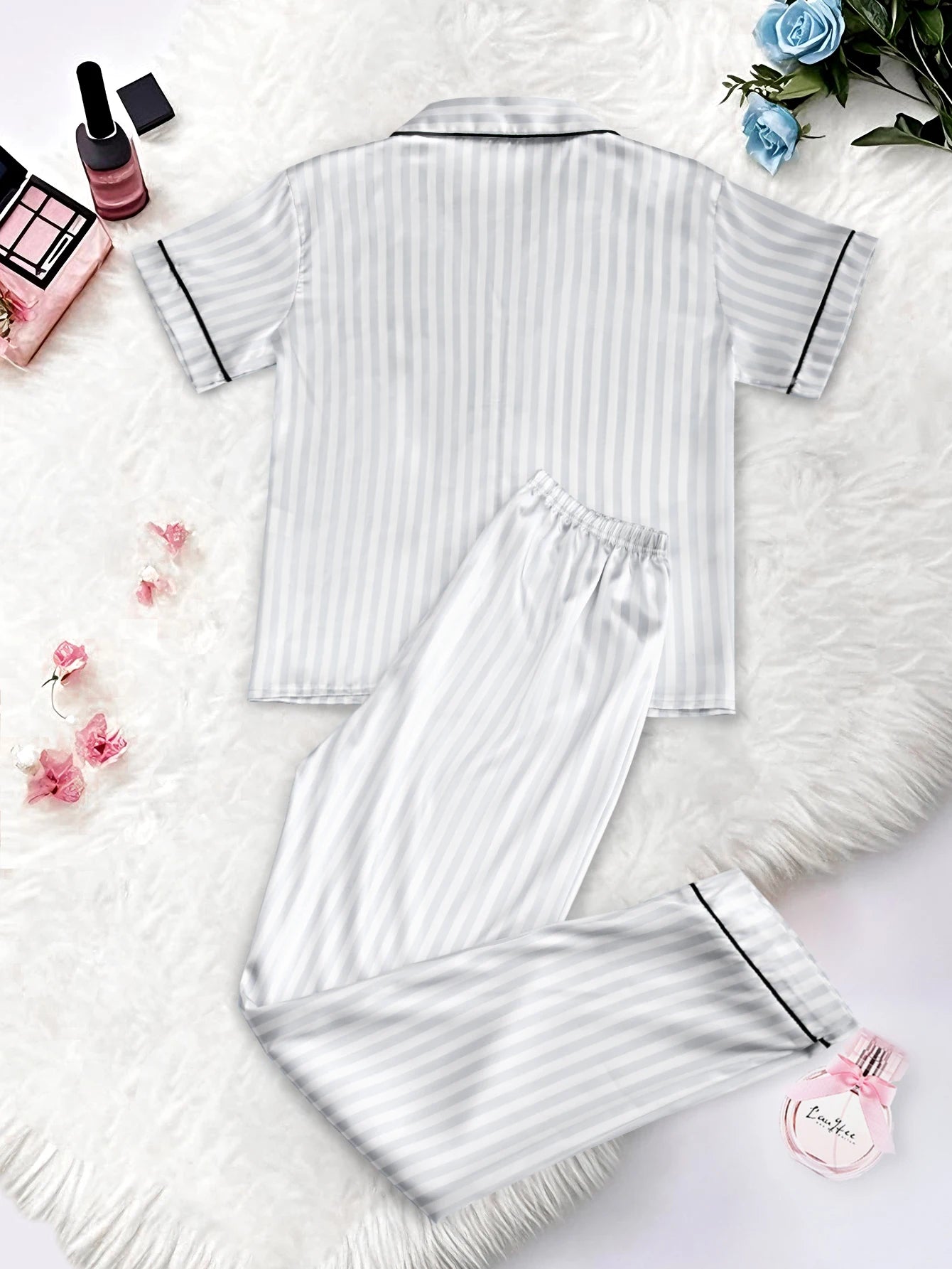 Pyjama femme Boutonné satin – Haut manches courtes et pantalon à rayures imprimé V
