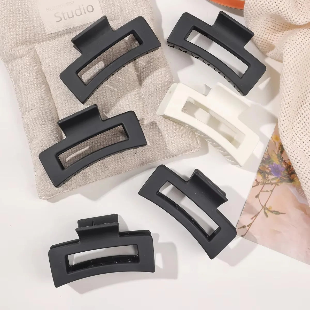 🧷 Pack de 12 clips rectangulares esmerilados: estilo simple y moderno
