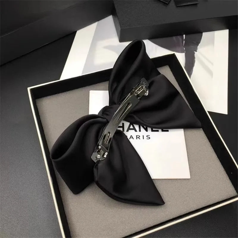 🎀 Pasador de lazo de seda: Elegancia minimalista