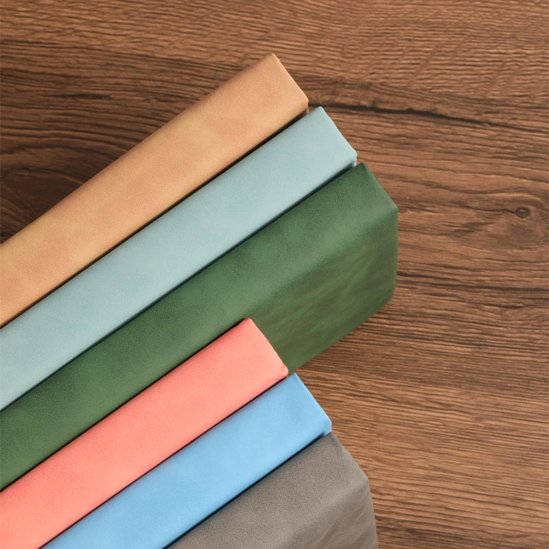Cuaderno A5 de 200 páginas con elegante cubierta de piel sintética