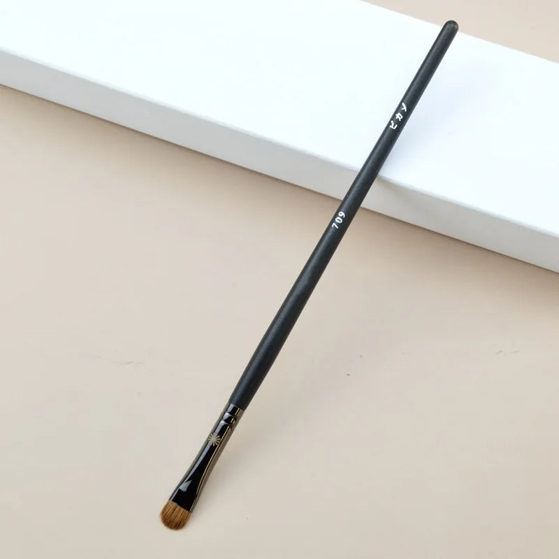Pincel de precisión multiusos: delineador, corrector y detalles