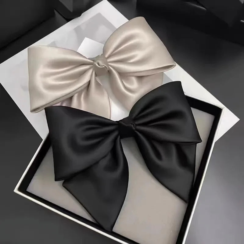🎀 Pasador de lazo de seda: Elegancia minimalista