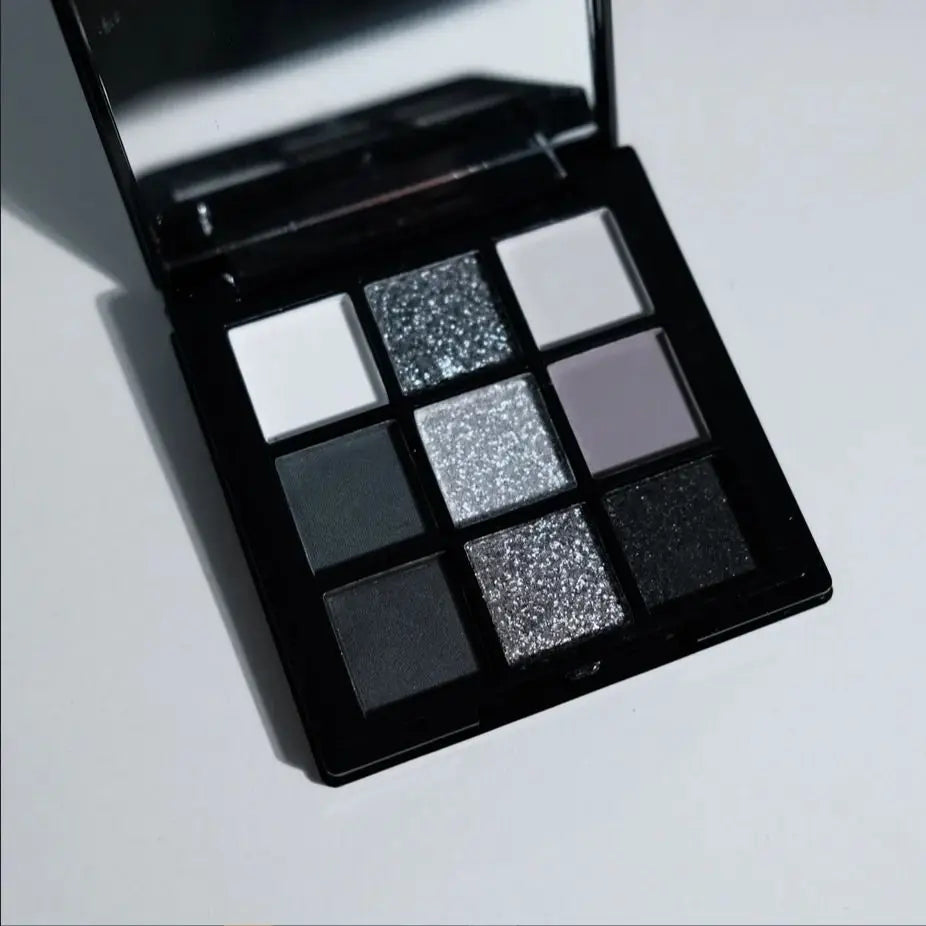 🖤 9-Color Eyeshadow Palette – Matte and Shimmer Smoky Shades