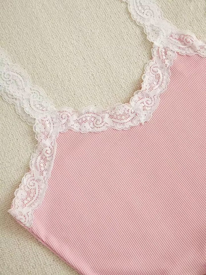 Pyjama - Haut camisole avec dentelle et short 🌸
