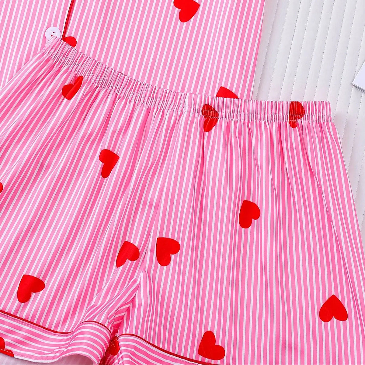 Pyjama Boutonné - Haut à manches courtes et short à rayures ❤️