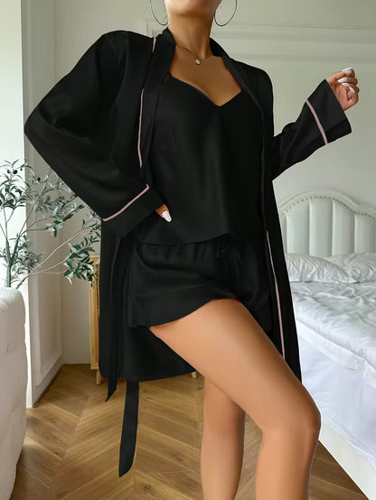 Ensemble en satin - Haut camisole à bretelles, short à volants et robe de chambre avec ceinture