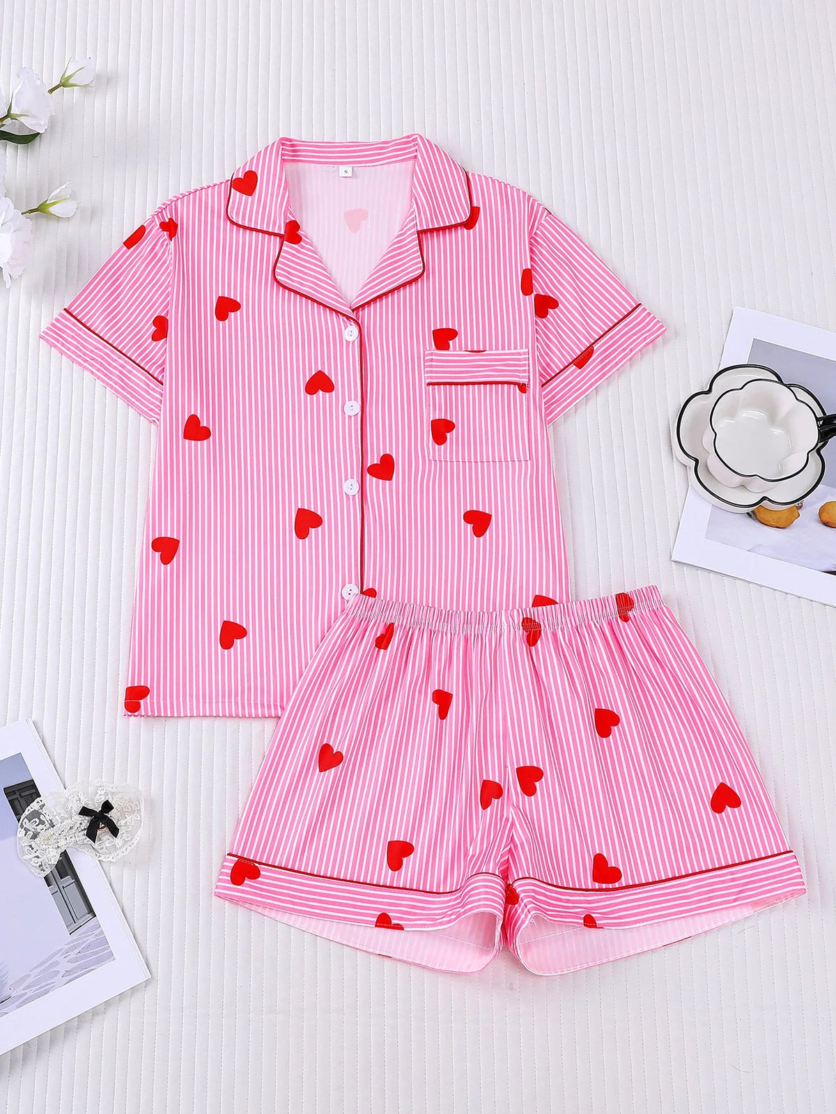 Pyjama Boutonné - Haut à manches courtes et short à rayures ❤️