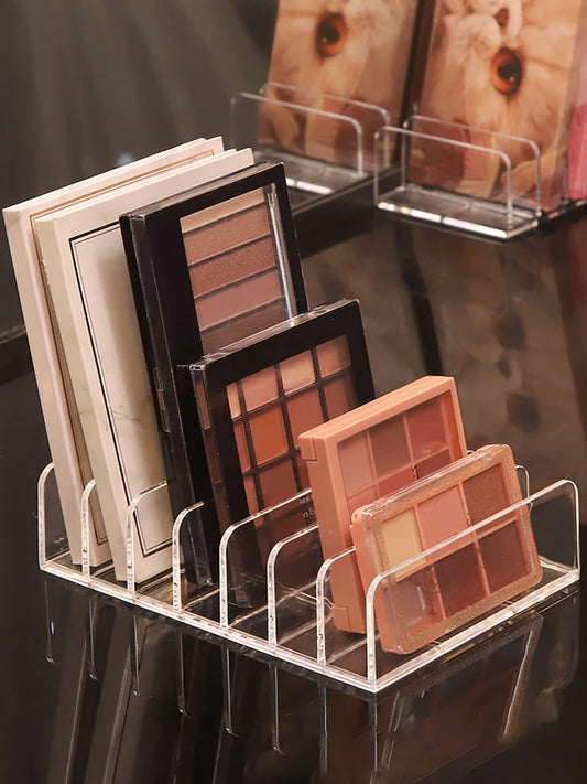 Organizador de maquillaje de 7 compartimentos: elegante y funcional.