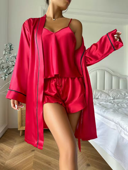 Ensemble en satin - Haut camisole à bretelles, short à volants et robe de chambre avec ceinture