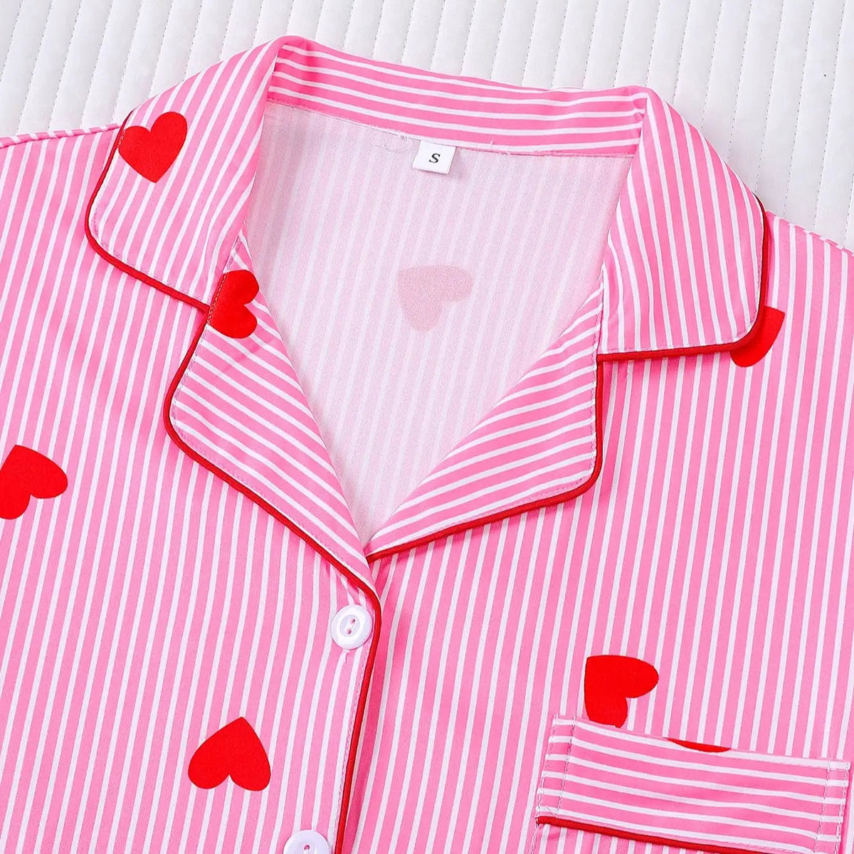 Pyjama Boutonné - Haut à manches courtes et short à rayures ❤️