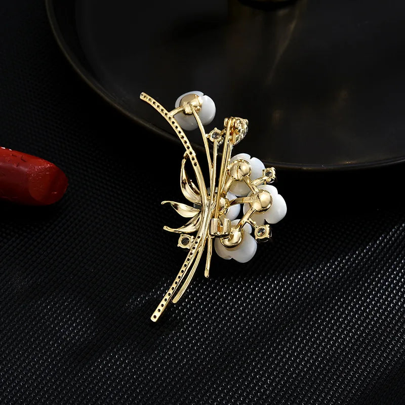 Broche de flor de fritilaria natural: elegancia y refinamiento
