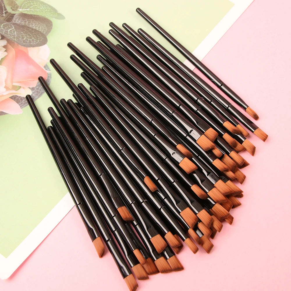 🖌️ Lot de 50 Pinceaux Maquillage – Sourcils, Yeux, Cils & Estompe