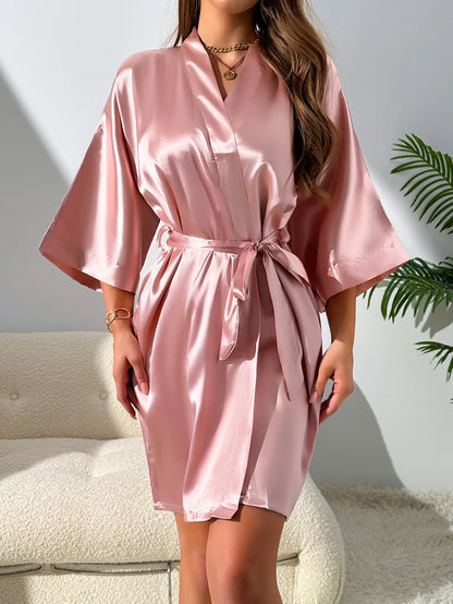 Ensemble Homewear femme Satin – Camisole , Short à Volant et Robe de Chambre Courte Uni