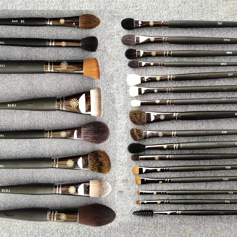 🎯 Pinceau Précision Multi-Usage – Eyeliner, Anticernes & Détails