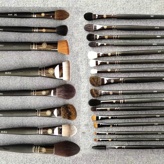 Pincel de precisión multiusos: delineador, corrector y detalles