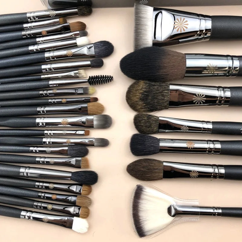 🎯 Pinceau Précision Multi-Usage – Eyeliner, Anticernes & Détails