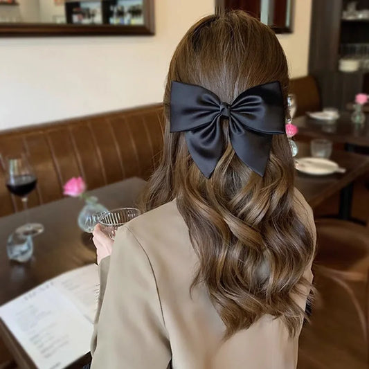 🎀 Pasador de lazo de seda: Elegancia minimalista