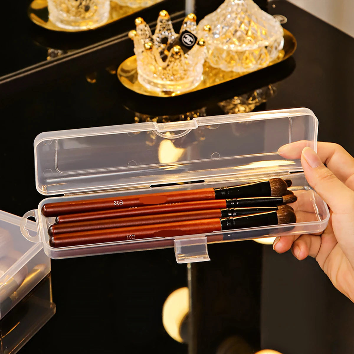Caja de almacenamiento transparente con tapa: práctica y elegante