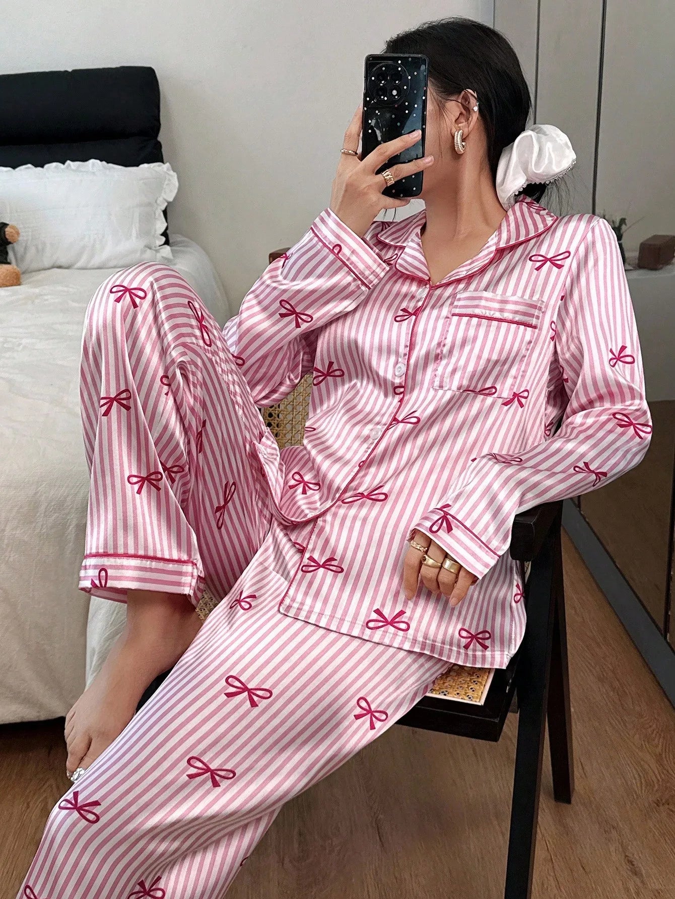 Ensemble Pyjama Femme Satin Rayé – Manches Longues, Motif 🎀