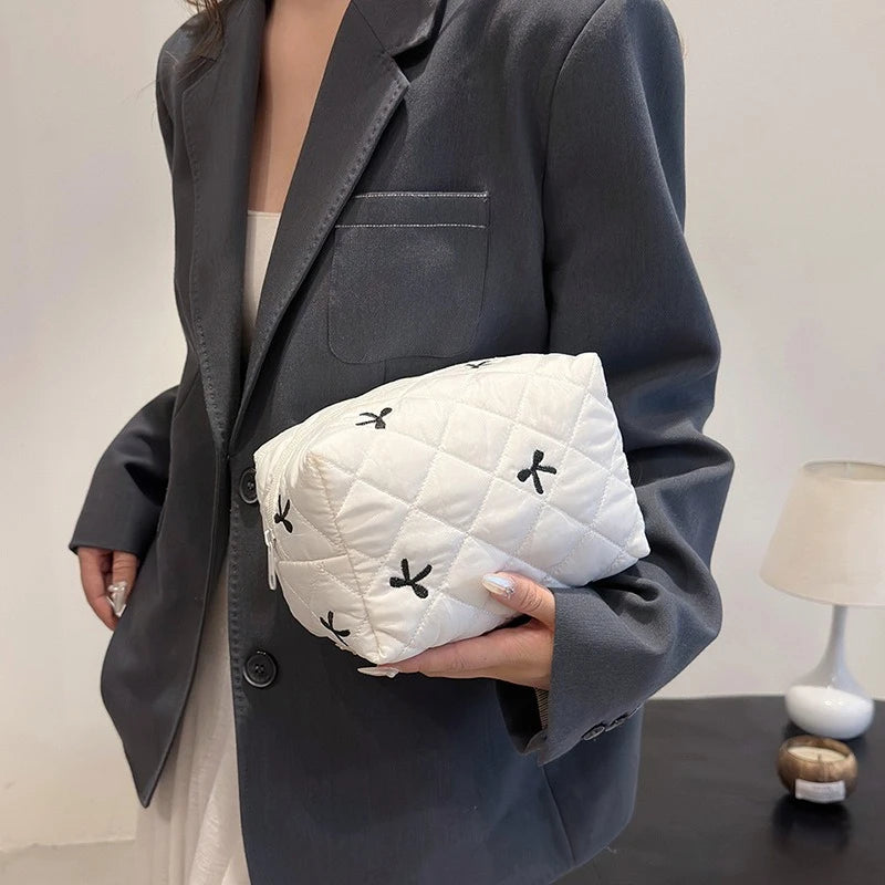 Trousse Maquillage Femme Nœud Brodé – Grande Capacité en Coton🎀