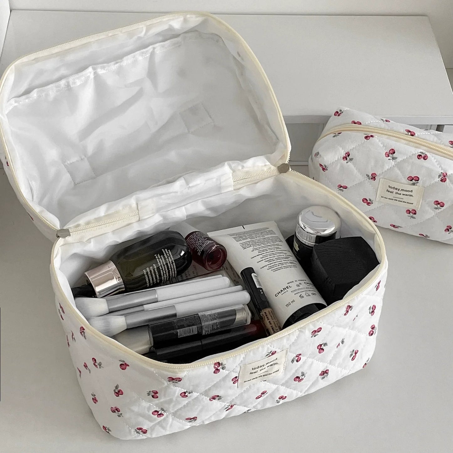 Bolsa de maquillaje acolchada estilo fresa: gran capacidad y muy moderna