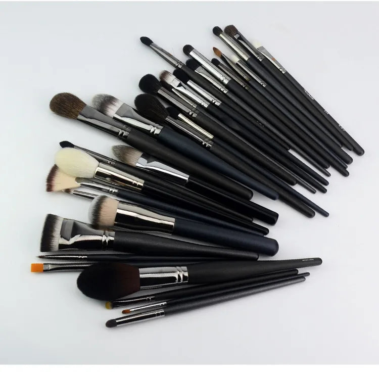 🎯 Pinceau Précision Multi-Usage – Eyeliner, Anticernes & Détails