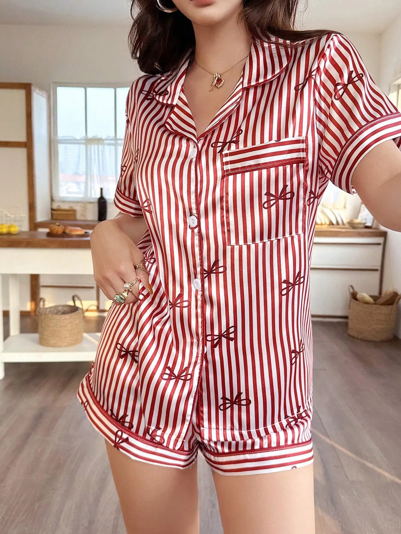 Pyjama Femme Boutonné Satin – Haut Manches Courtes & Short à rayures imprimé 🎀