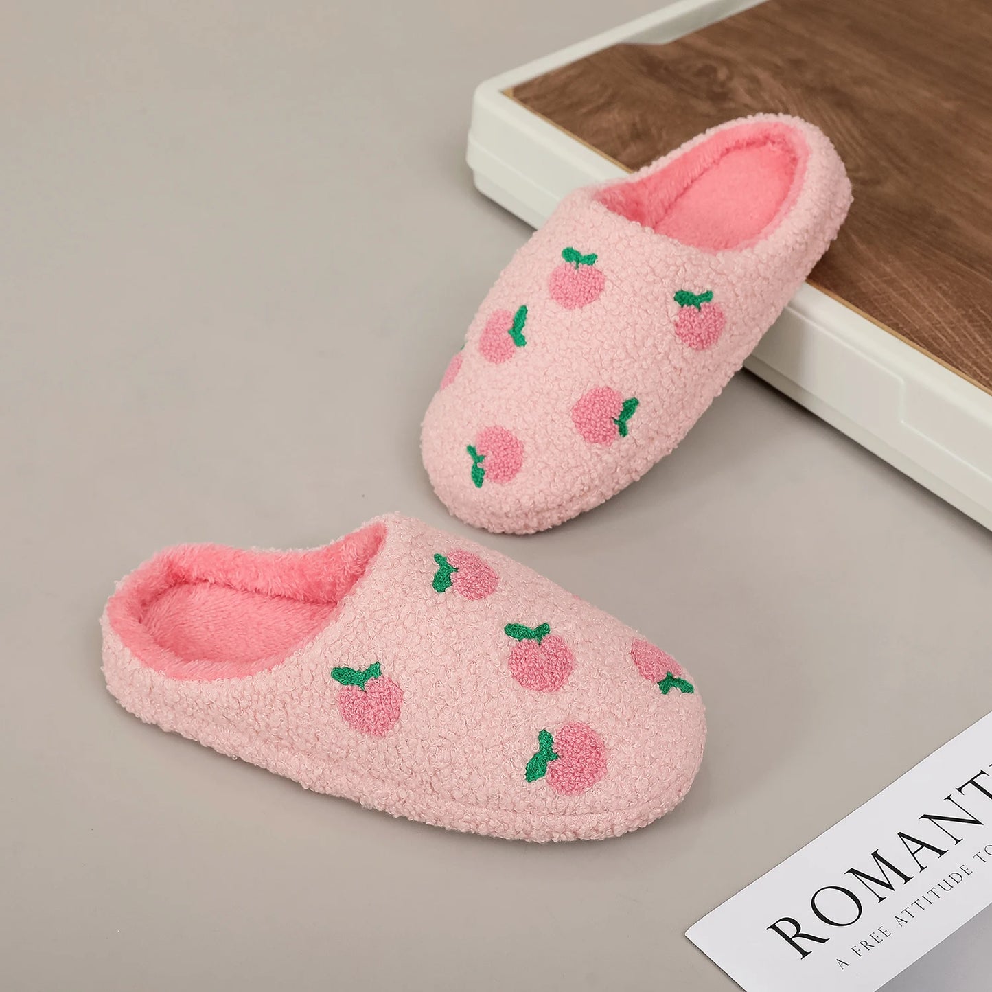 Chaussons Femme Peluche Roses – imprimé 🍑