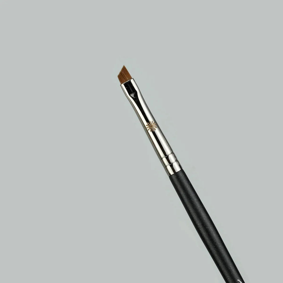 🎯 Pinceau Précision Multi-Usage – Eyeliner, Anticernes & Détails