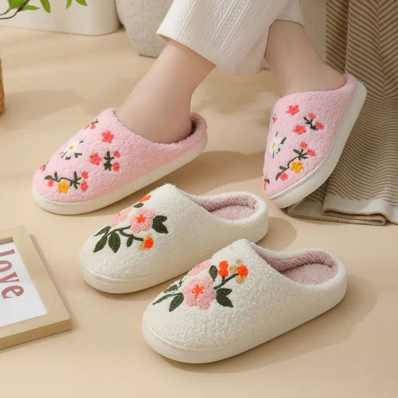 Pantoufles Femme - Fleur Brodée en Peluche 💐