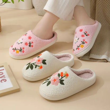 Pantoufles Femme - Fleur Brodée en Peluche 💐