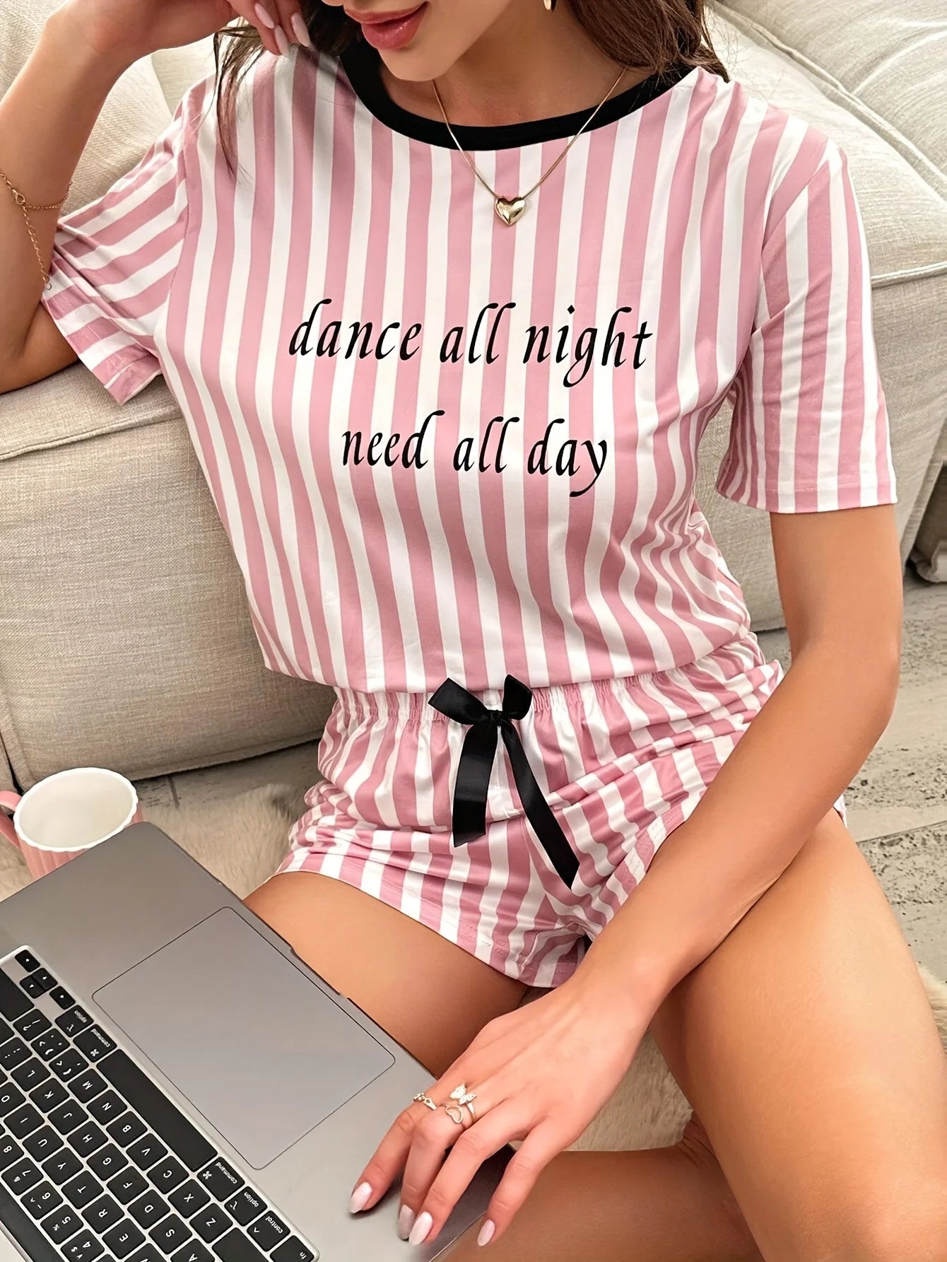 Pyjama Femme – Haut Manches Courtes et Short à rayures