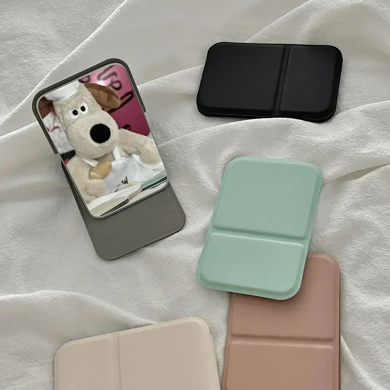 Espejo de maquillaje plegable de piel sintética: compacto y elegante