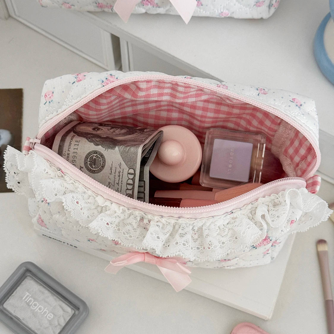 Trousse Femme Fleurie – Petite Pochette avec Dentelle & Nœud 🎀
