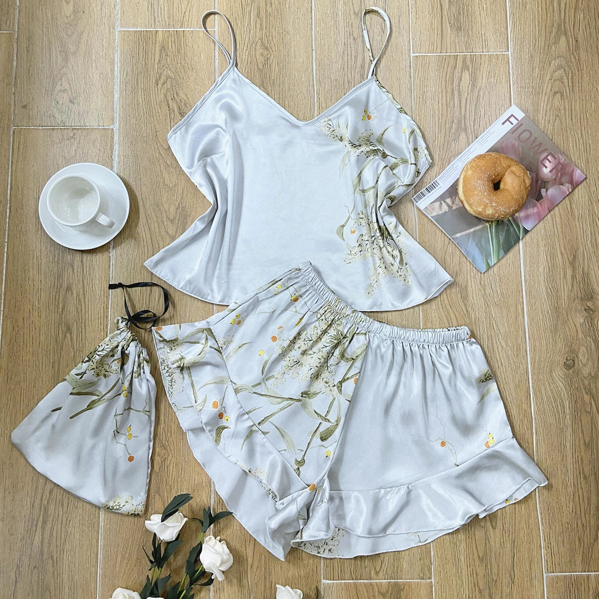 Pyjama Femme Satin – Haut Camisole et Short à Volants imprimé 🌸