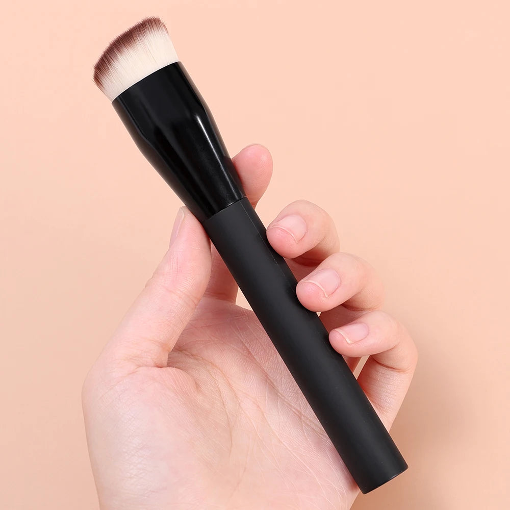 🖌️✨ Pinceau Maquillage Biseauté – Fond de Teint, Anticernes & Contour | Fini Zéro Défaut