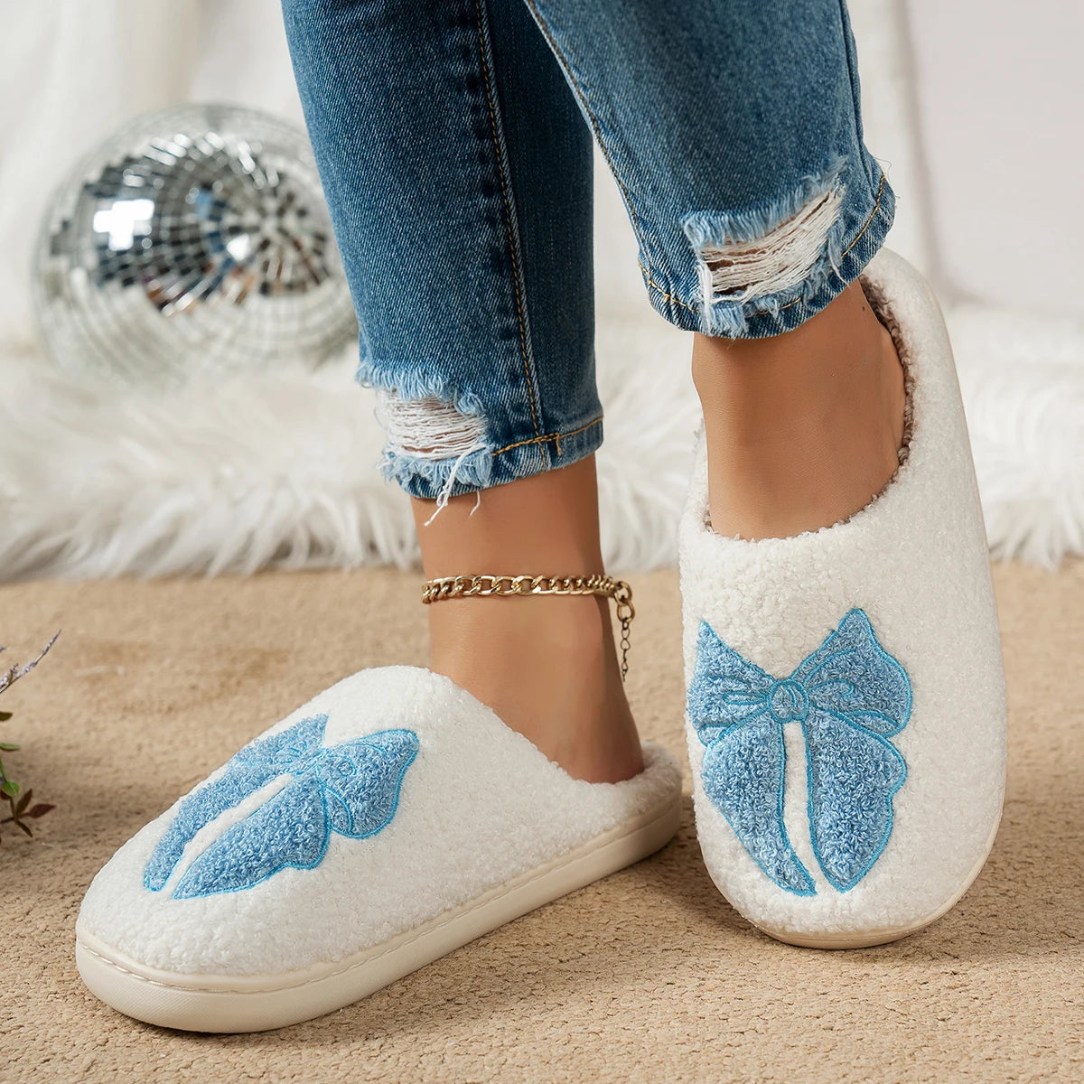 Pantoufles Femme - Peluche douce à motif 🎀