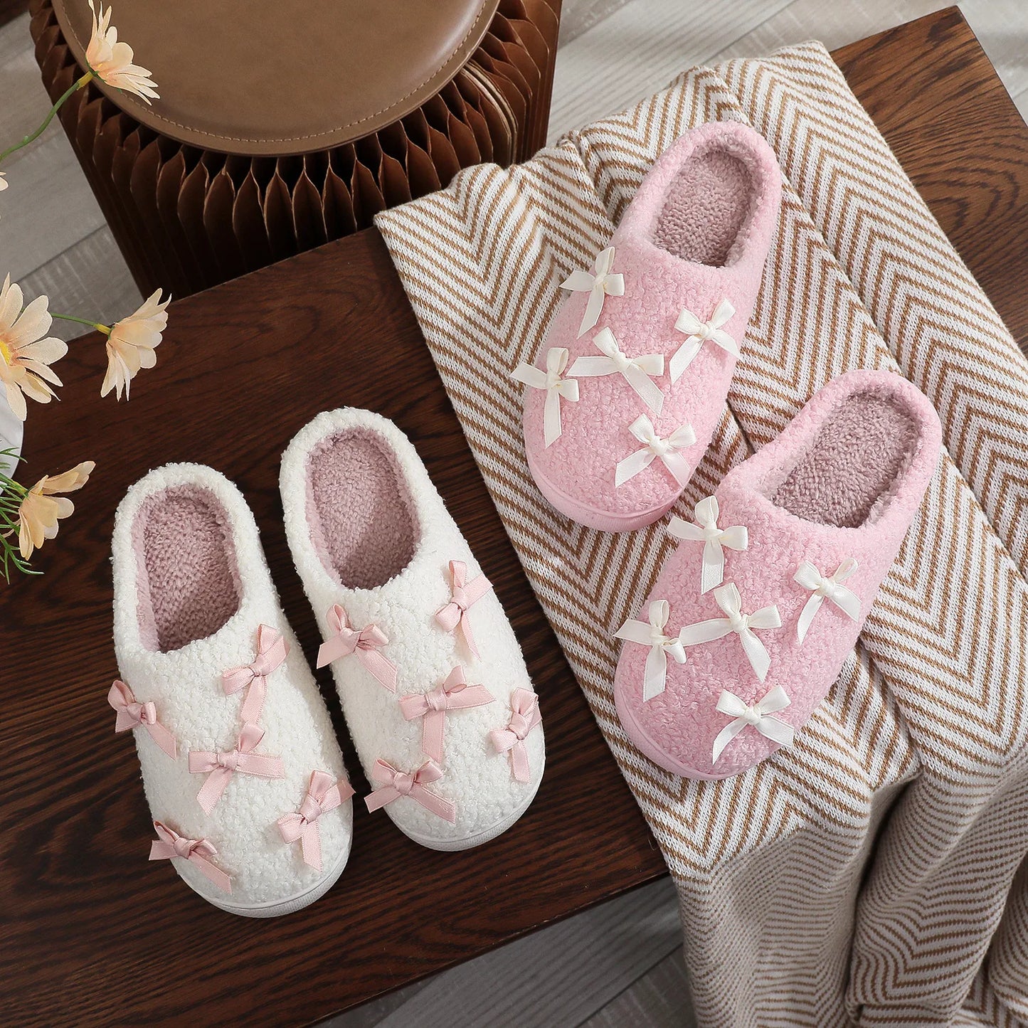 Chaussons femme automne/hiver – Douillets en peluche avec nœud rose 🎀