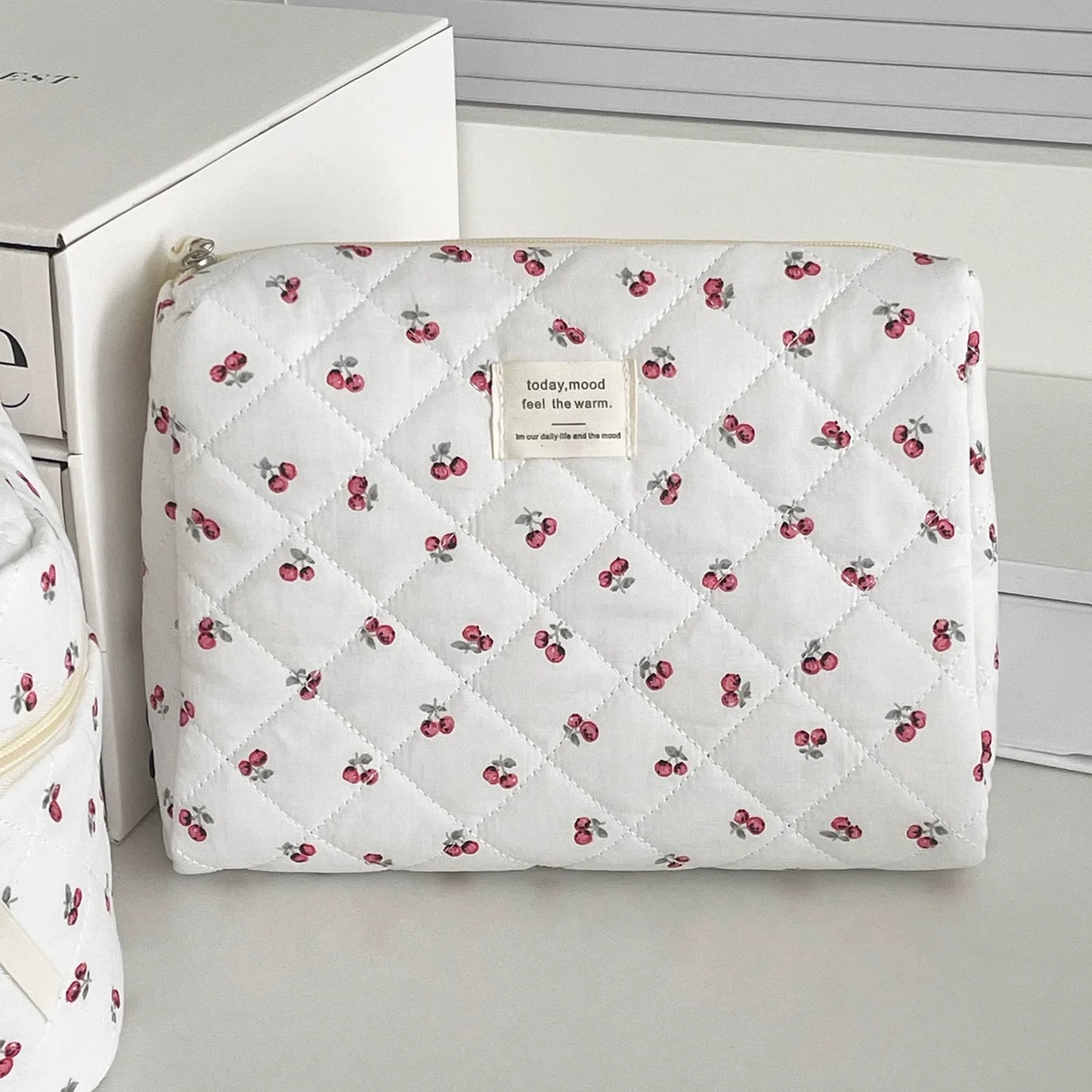 Bolsa de maquillaje acolchada estilo fresa: gran capacidad y muy moderna