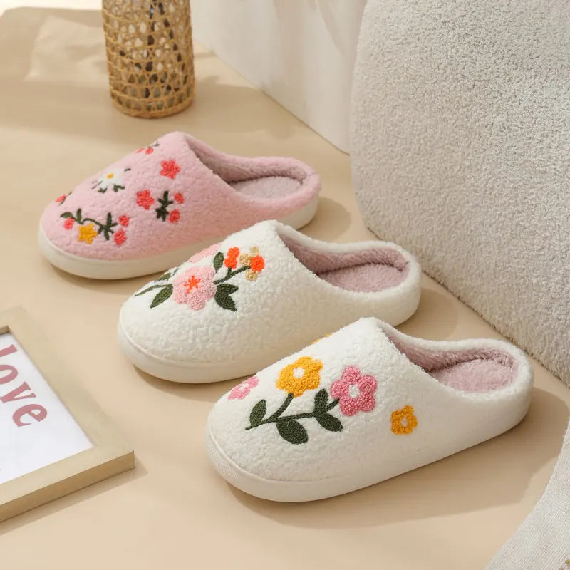 Pantoufles Femme - Fleur Brodée en Peluche 💐