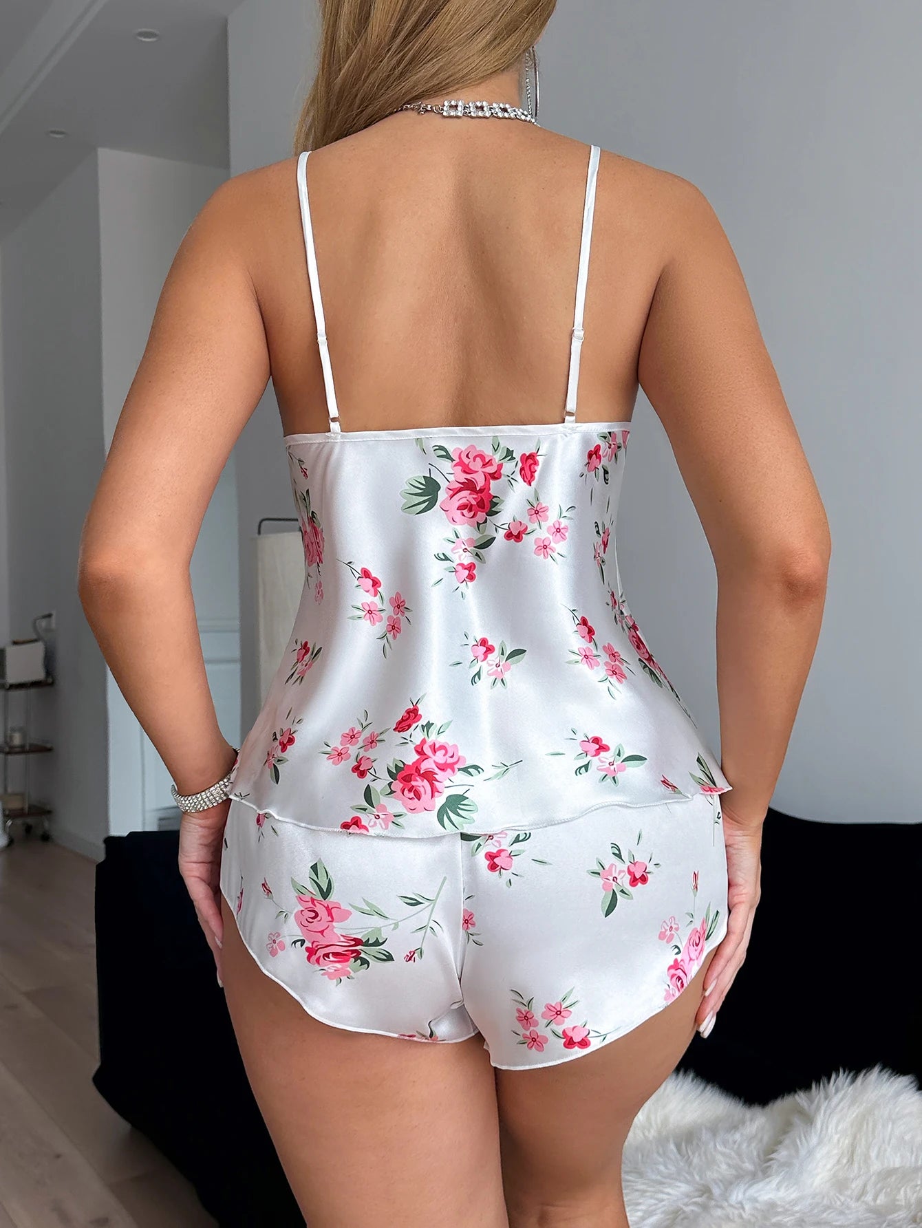 Pyjama Femme Dentelle Satin – Haut Col V camisole & Short imprimé 🌸