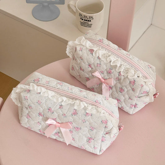 Trousse Femme Fleurie – Petite Pochette avec Dentelle & Nœud 🎀