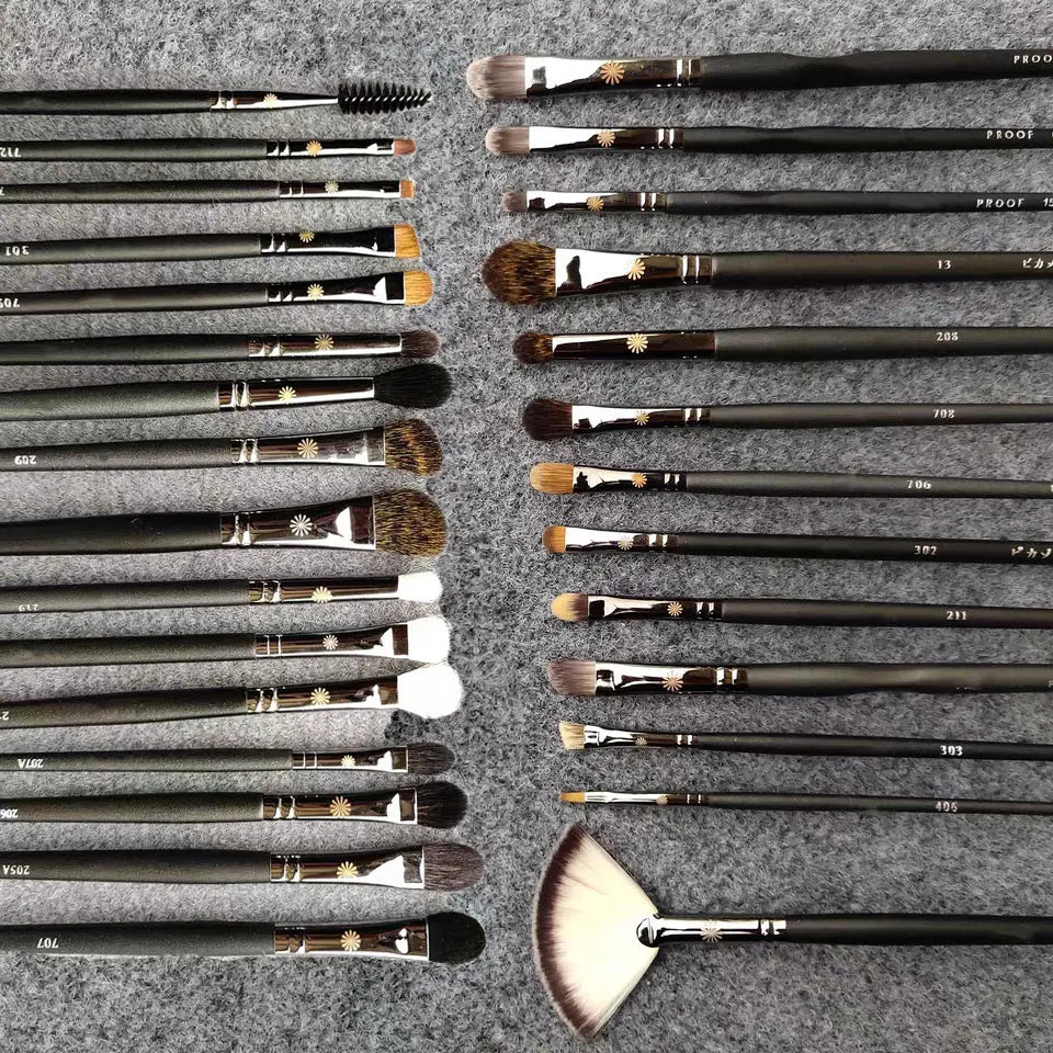 🎯 Pinceau Précision Multi-Usage – Eyeliner, Anticernes & Détails
