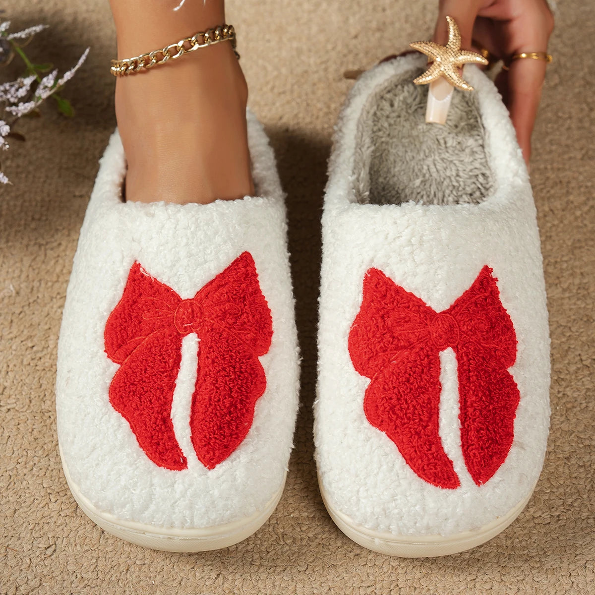 Pantoufles Femme - Peluche douce à motif 🎀