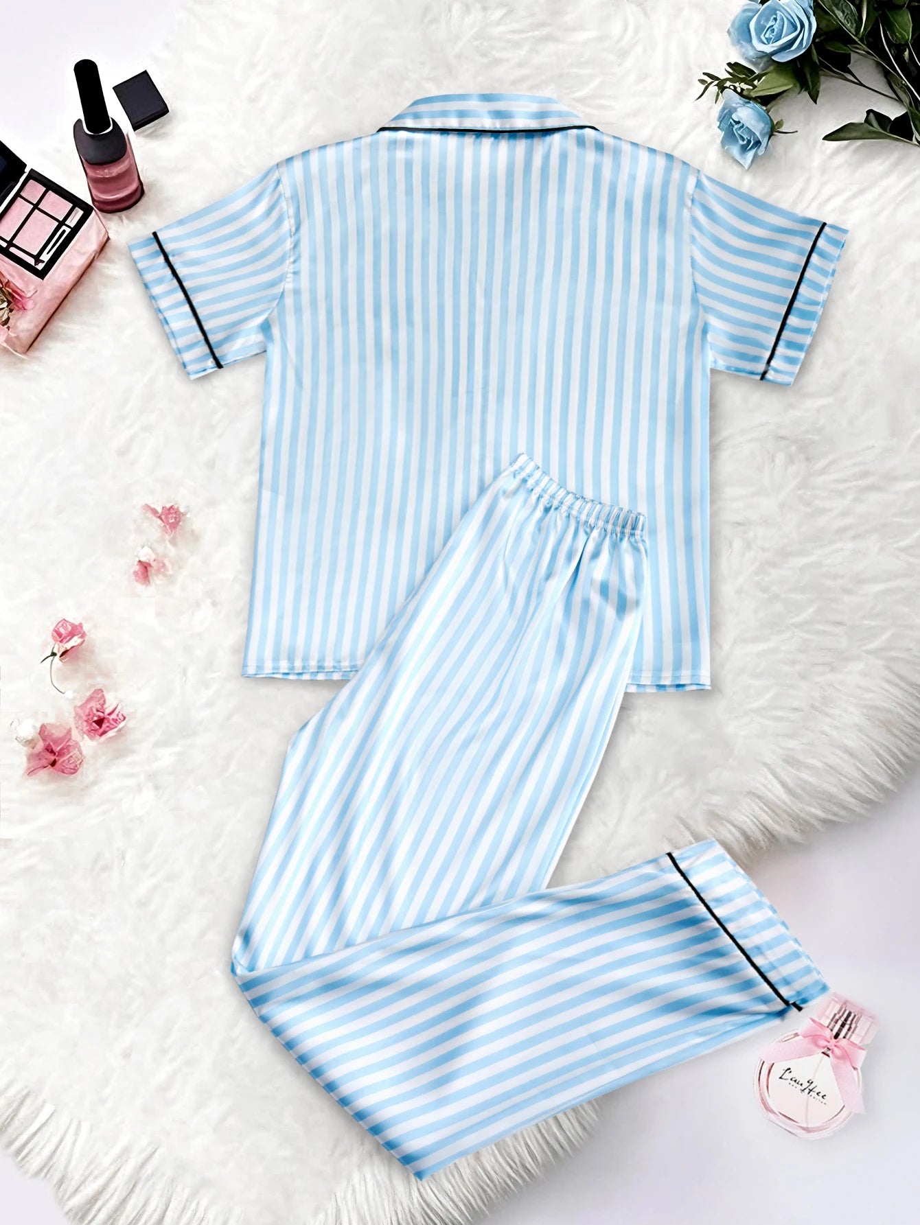 Pyjama femme Boutonné satin – Haut manches courtes et pantalon à rayures imprimé V